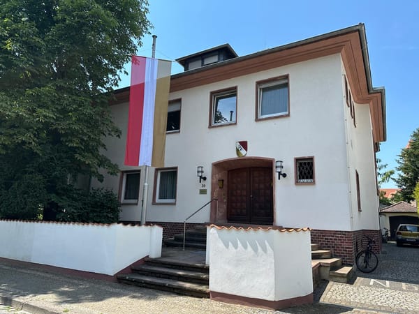 Neue Fahne auf dem Haus